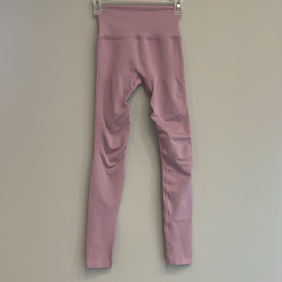 Alphalete Halo Leggings in Bloom Small Seamless Workout - Picture 3 of 11